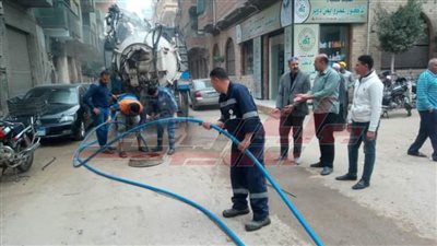 صيانة خطوط الصرف الصحي وخفض المنسوب بدسوق كفر الشيخ