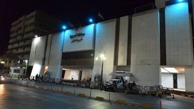 محافظة أسيوط تحتفل باليوم العالمي لمرضى التوحد بإضاءة مبنى الديوان العام باللون الأزرق