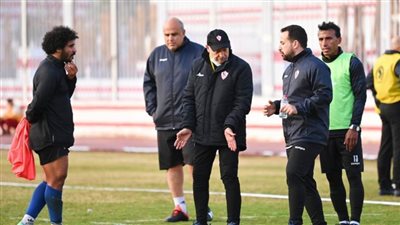 فيريرا يصحح أخطاء لاعبي الزمالك في المران