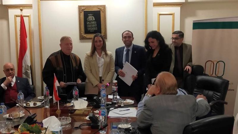 خلال التوقيع