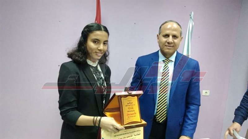 تكريم الطالبة