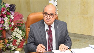 رئيس جامعة أسيوط يشدد على سرعة الانتهاء من إصلاح غرفة المحولات الكهربائية