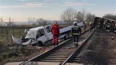 مصرع وإصابة 15 شخصًا في اصطدام قطار بسيارة جنوبي المجر