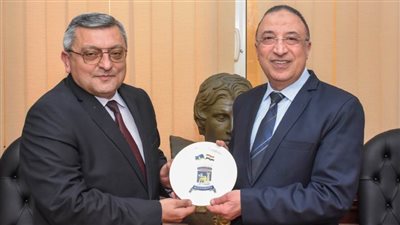 محافظ الإسكندرية يبحث مع سفير دولة أرمينيا لدى القاهرة تعزيز العلاقات بين الجانبين