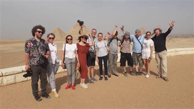 وفد إعلامي روماني يزور الأهرامات