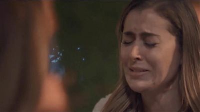 بفستان زفاف ملطخ بالدماء.. انهيار عائشة بن أحمد في 