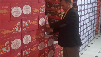 تموين العجمي تضبط مخزنًا للمواد الغذائية بدون ترخيص