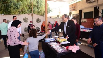 رئيس جامعة سوهاج يفتتح معرض جامعة الطفل الخيري لصالح الأيتام 