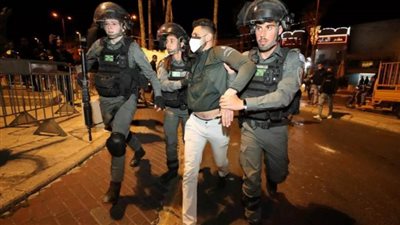 الاحتلال الإسرائيلي يعتدي على فلسطينيين في باب العامود