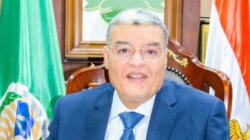 محافظ المنيا خلال