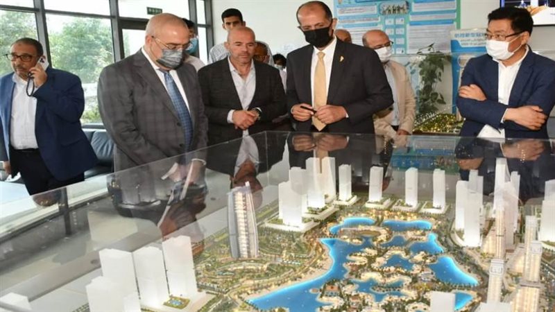 وزير الإسكان يستعرض