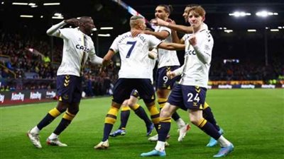 بيرنلي يفوز على إيفرتون 3-2 في الدوري الانجليزي الممتاز