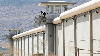 سلطات الاحتلال الإسرائيلى تفرج عن معتقل من غزة بعد 17 عاماً في الأسر