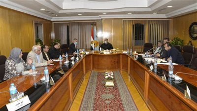 محافظ أسيوط يشدد على إزالة التعديات على الأراضي الزراعية  