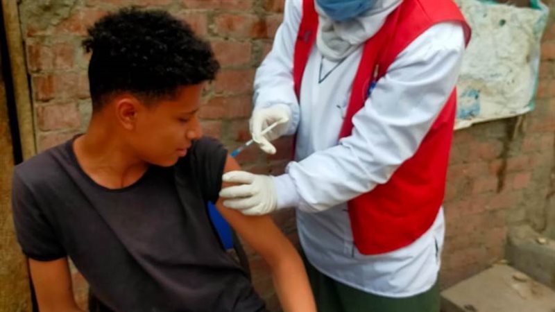 تطعيم المواطنين بلقاح