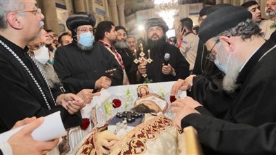 وسط إجراءات أمنية مشددة.. حضور كبير لجنازة القمص أرسانيوس كاهن الإسكندرية 