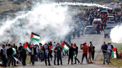 قوات الاحتلال تستهدف المزارعين الفلسطينيين شرق خان يونس