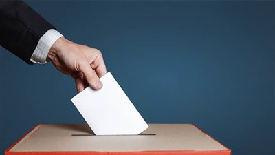 مسؤولون فرنسيون بارزون يدلون بأصواتهم في الجولة الأولى للانتخابات الرئاسية