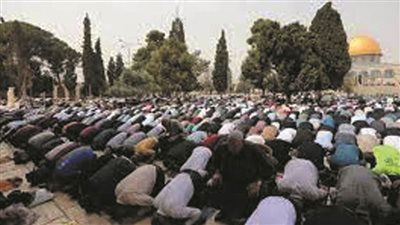 80 ألفا يؤدون صلاة الجمعة الأولى من رمضان في رحاب المسجد الأقصى 