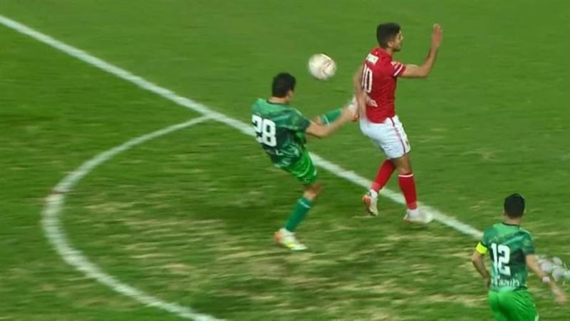 التحام لاعب المصري