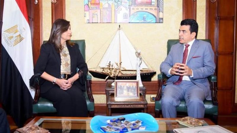 وزيرة الهجرة خلال