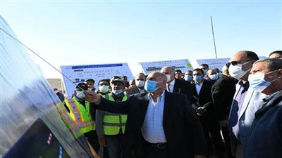 وزير النقل: مشروعات الطرق والكباري في الصعيد بمثابة شرايين للتنمية