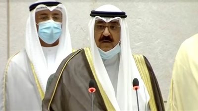 ولي عهد الكويت : القيادة السياسية تتابع باهتمام ما يقوم به الجيش من واجبات والتزام