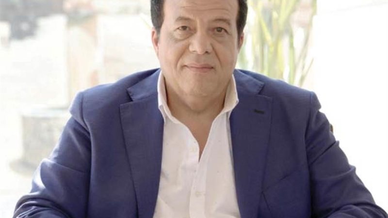 الدكتور عاطف عبد