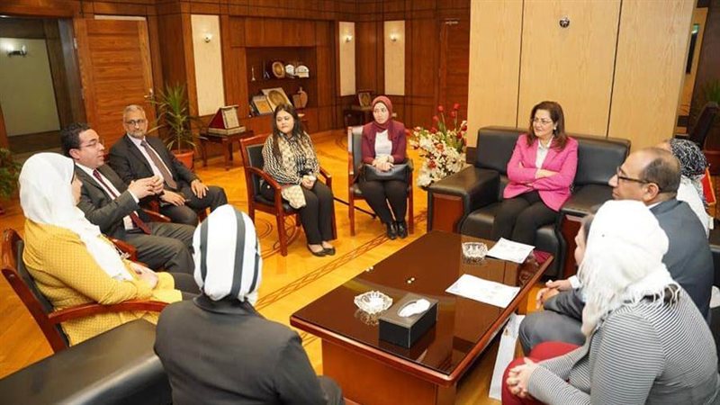 وزيرة التخطيط خلال