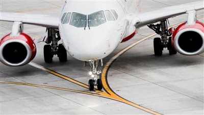 الدبلوماسيون الروس يعودون من اليونان على متن رحلة جوية خاصة