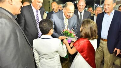 محافظ أسيوط يشهد حفل ختام الأنشطة الطلابية بإدارة ديروط التعليمية ويفتتح معرضاً فنياً