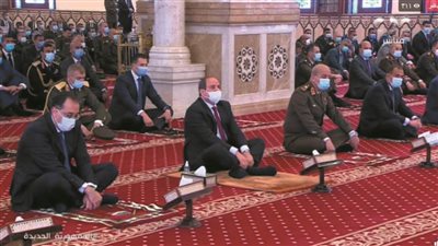 الرئيس السيسي يؤدي صلاة الجمعة بمسجد المشير بمناسبة الاحتفال بذكرى العاشر من رمضان