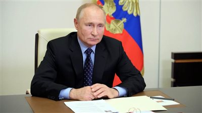بوتين يوقع قانونا للتعامل بالروبل مع المستثمرين الأجانب في قطاع شحن الغاز