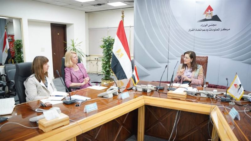 وزيرة التخطيط خلال