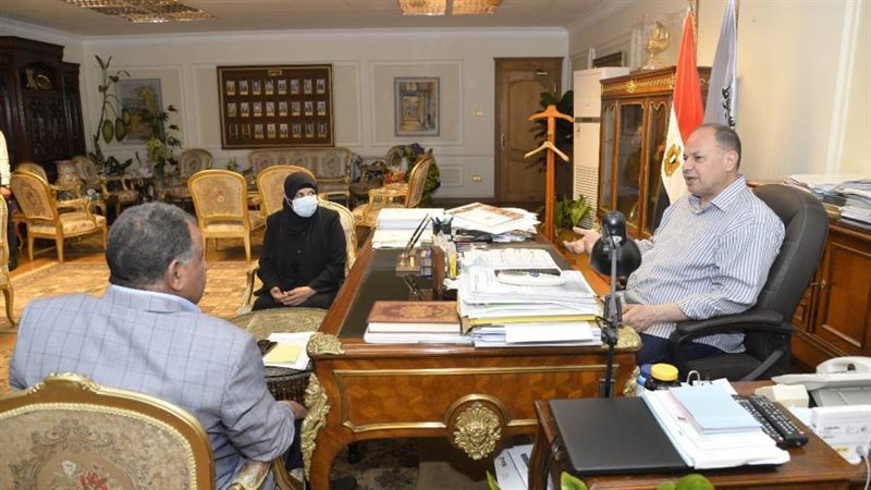 محافظ أسيوط يلتقي