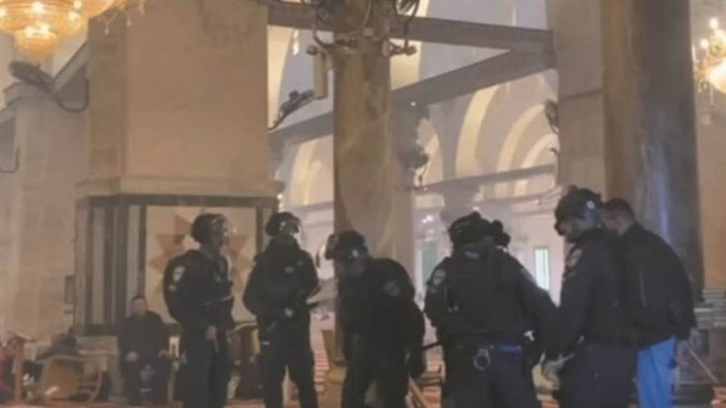 االاعتداء على المصلين