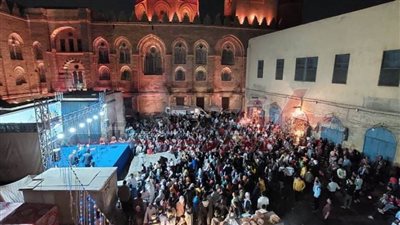 فرقة قنا للإنشاد الديني تجذب جماهير المعز بمسرح الشاعر