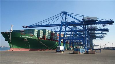 تداول 19 سفينة حاويات وبضائع عامة بميناء دمياط