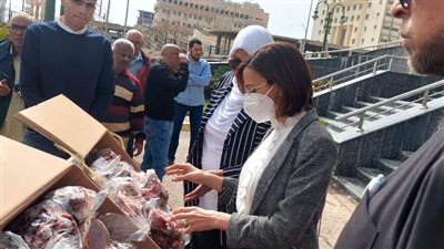 نائب محافظ الإسكندرية تتابع توزيع 4 أطنان لحوم على 4 آلاف أسرة