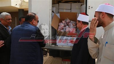 تسليم 4 أطنان لحوم من الدفعة الخامسة لصكوك الإطعام بكفر الشيخ
