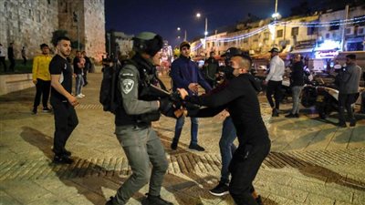 تقرير: شرطة الاحتلال تخشى انتقال الاشتباكات في القدس إلى المدن العربية والمختلطة