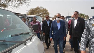 محافظ القليوبية يتابع الالتزام بتعريفة الأجرة بمواقف السيارات 