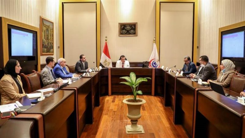 اجتماع وزير الصحة