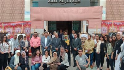 رئيس جامعة المنيا يفتتح معرض ملامح مصرية لطلاب الفرقة الخامسة بتربية فنية المنيا