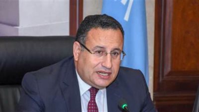 رئيس جامعة الإسكندرية يهنئ الطلاب الفائزين بمنح لدعم مشروعات التخرج من أكاديمية البحث العلمى