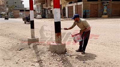 طلاء أعمدة الإنارة وتجديد اللوحات الإرشادية بطرق دسوق