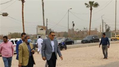 محافظ الشرقية يفاجئ مدينة منيا القمح ويتابع أعمال الرصف والتطوير الجارية 