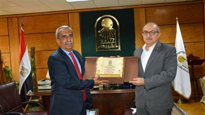  رئيس جامعة أسيوط يستقبل نظيره لجامعة أبين اليمنية لبحث سبل التعاون