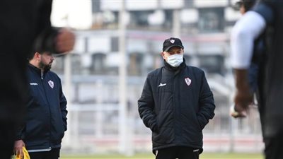 فيريرا يعقد جلسة مع لاعبي الزمالك قبل مواجهة المصري