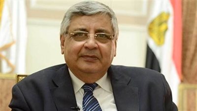 عوض تاج الدين: التعامل الاحترافي والتوسع في توزيع اللقاحات أدى إلى انحصار كورونا بمصر